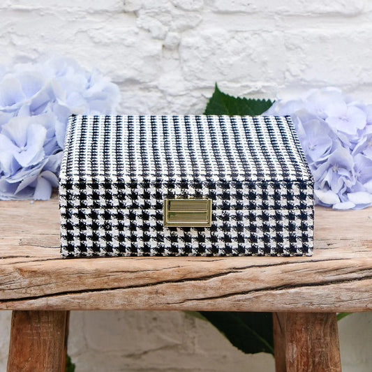 Grande boîte à bijoux, modèle Anne, coloris Pied-de-poule noir.  