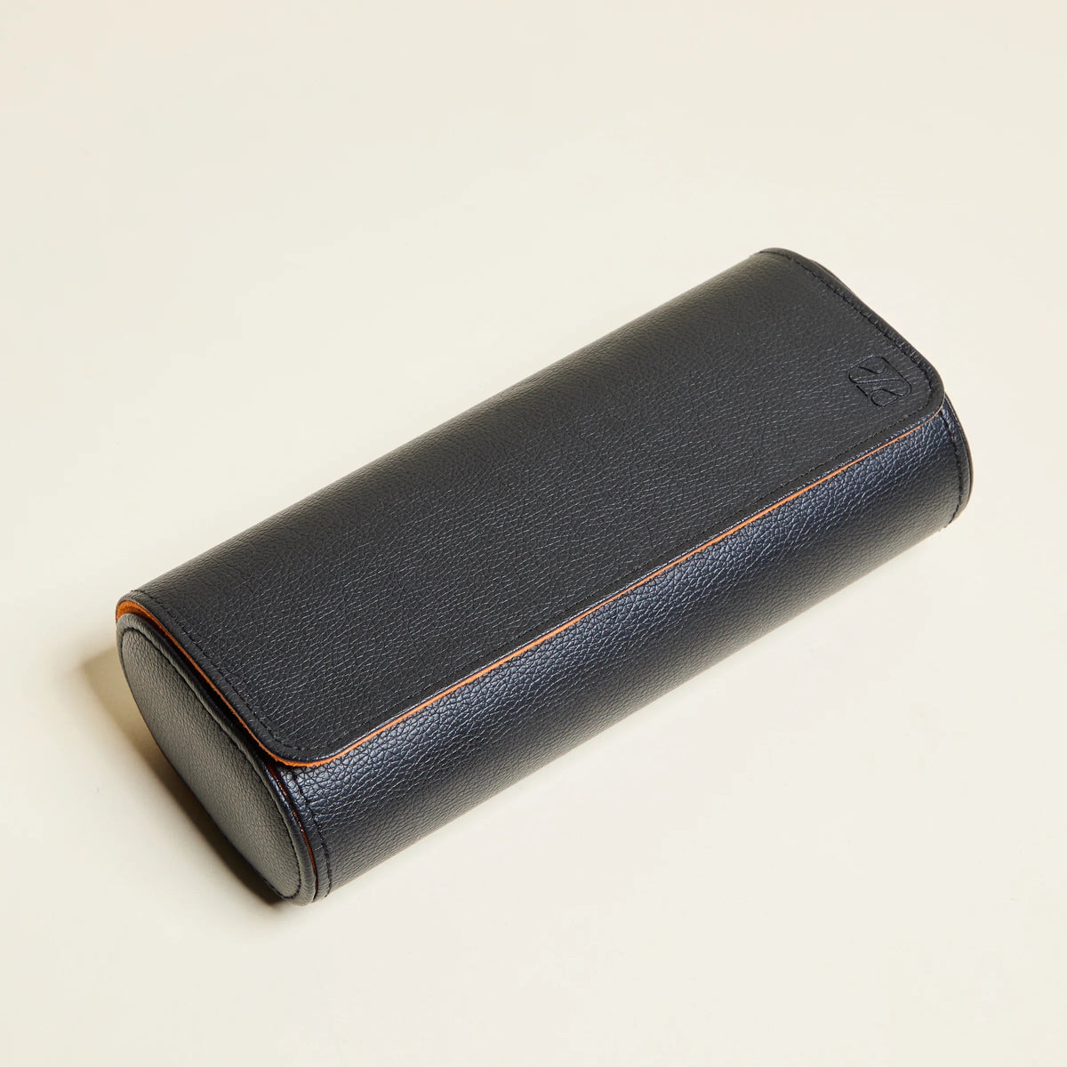Boite à montres de voyage, 3 places. Exterieur cuir PU noir et intérieur velours orange.