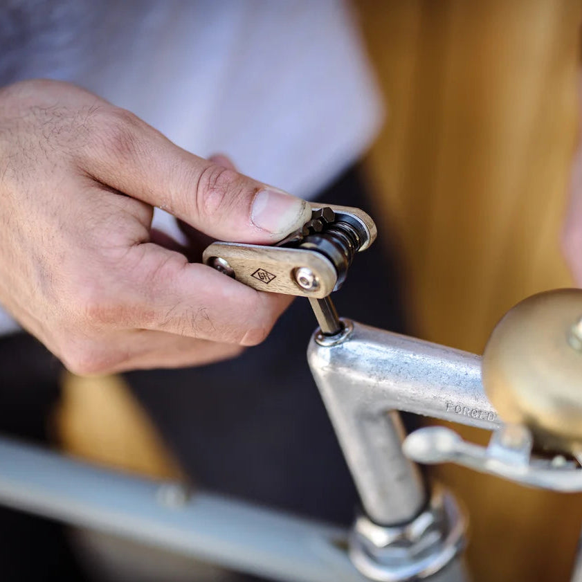 BOITE OUTIL MULTIFONCTIONS POUR LE VELO - LA PETITE BOITE JAUNE