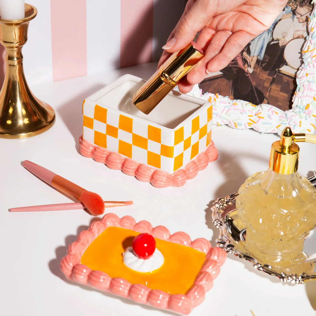 Boîte en céramique en forme de gâteau