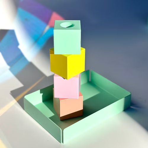 Exemple de composition avec les bougeoirs empilables cubes.