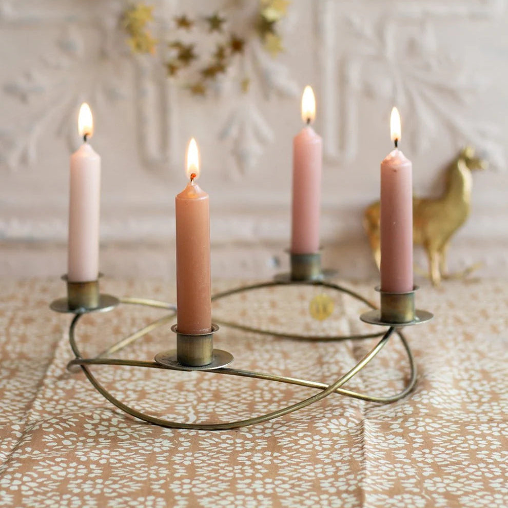 Bougeoir couronne en métal doré.