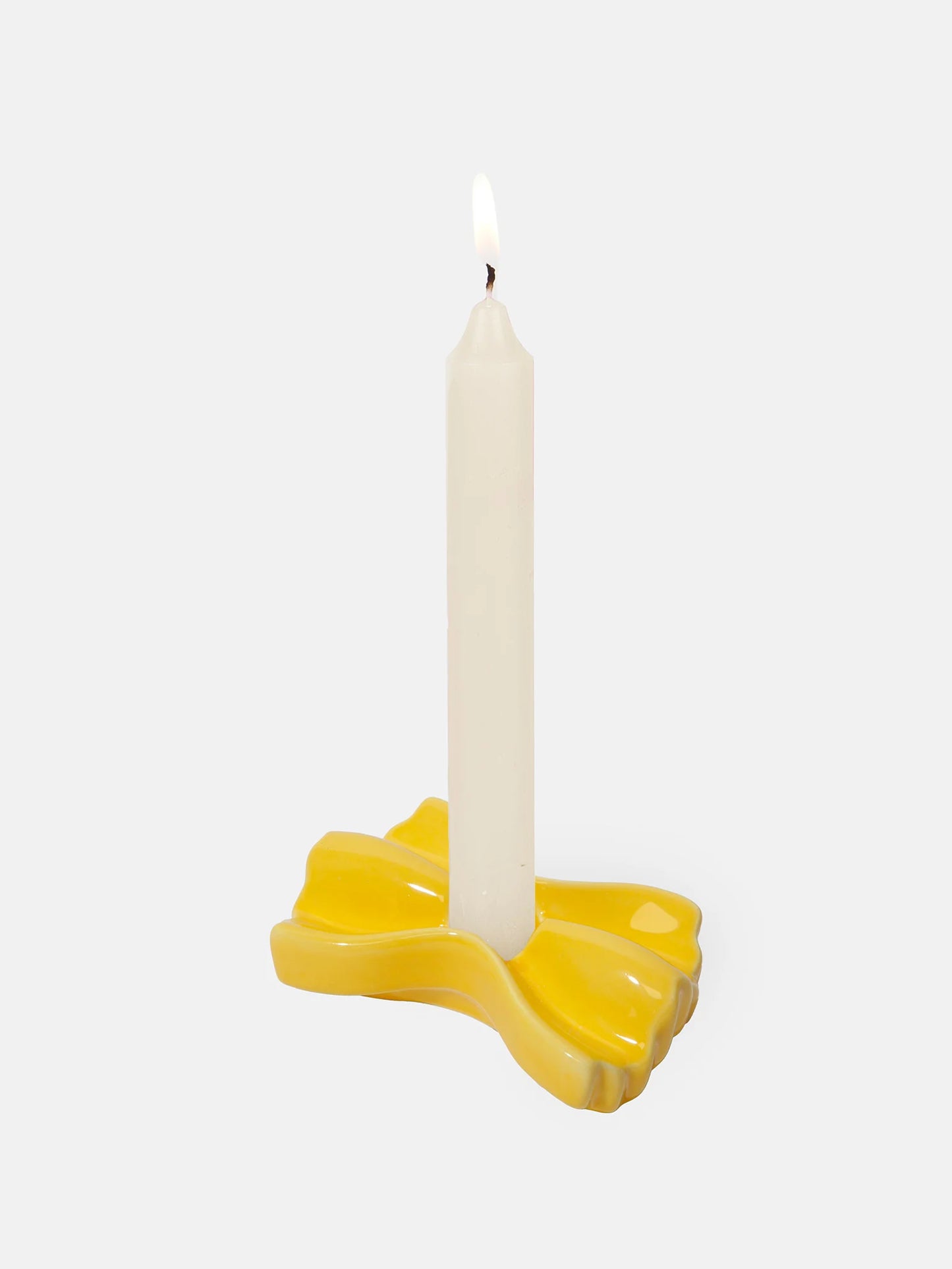 Bougeoir en forme de pâtes farfalle jaune, en céramique. 