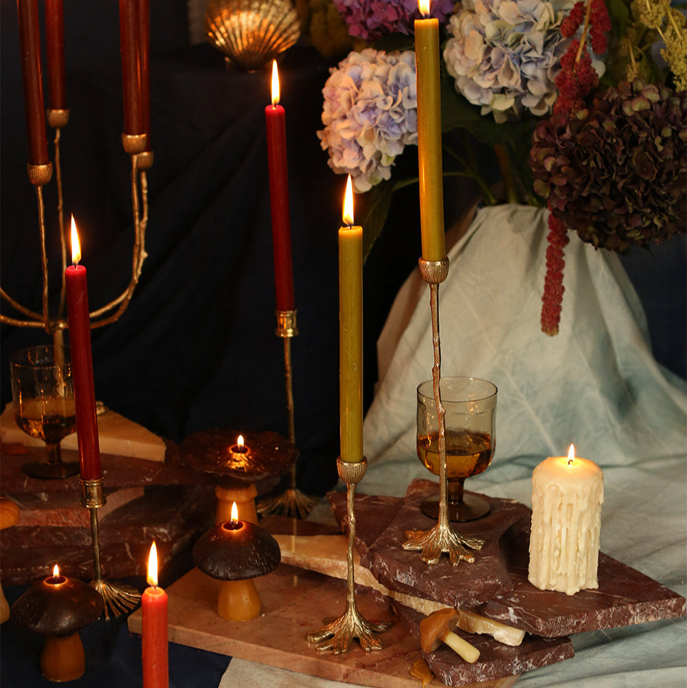 Bougeoir organique en laiton doré.