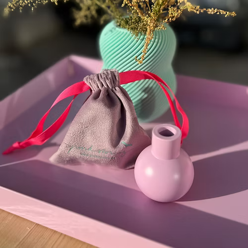 Bougeoir rond avec sa pochette en velours. 