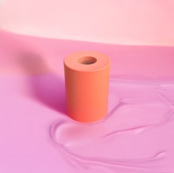 Bougeoir tube en acier thermolaqué, couleurs corail, trou pour petite bougie. 