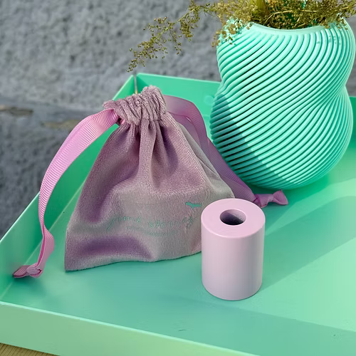 Pochette en velours et bougeoir empilable associé, couleurs lilas.