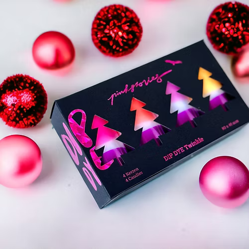 Coffret de 4 bougies pilier dip dye, avec base violette. 