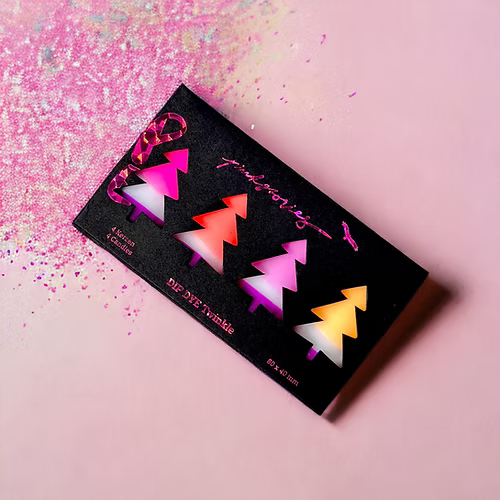 Coffret de 4 bougies pilier dip dye, avec base violette. 