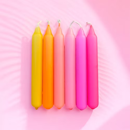 Lot de 6 bougies fines, dégradé du rose au jaune.