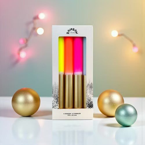 Set de 4 bougies flashy et dorées, multicolores.
