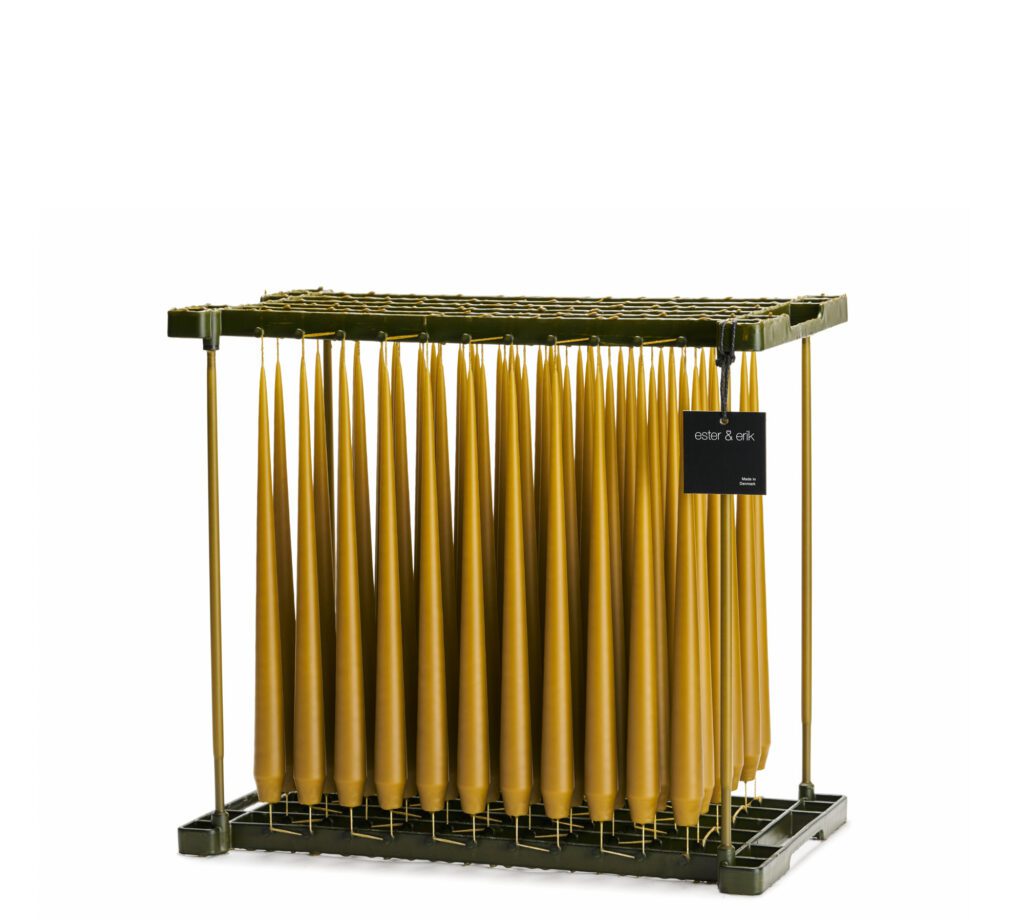 Bougies coniques, 32 cm, finition mat de Ester & Erik, coloris algues, jaune moutarde. 