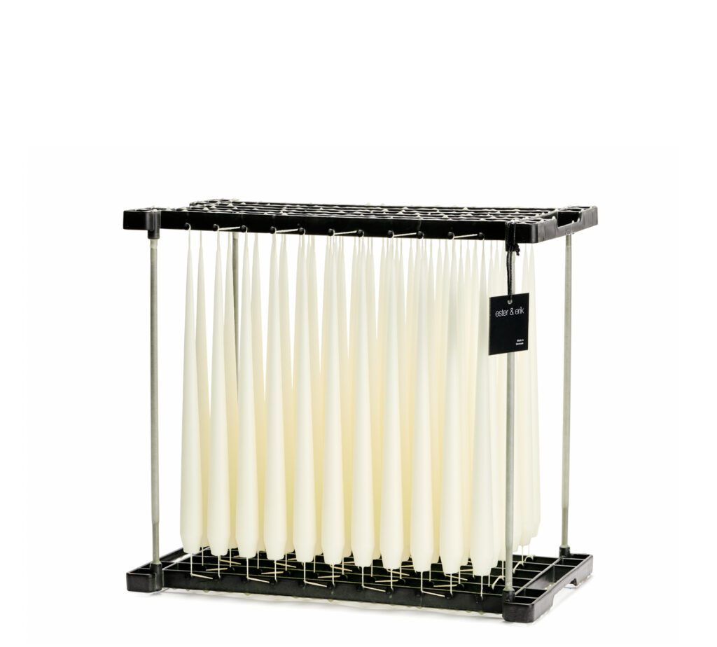 Bougies coniques, 32 cm, finition mat de Ester & Erik, coloris blanc ivoire. 