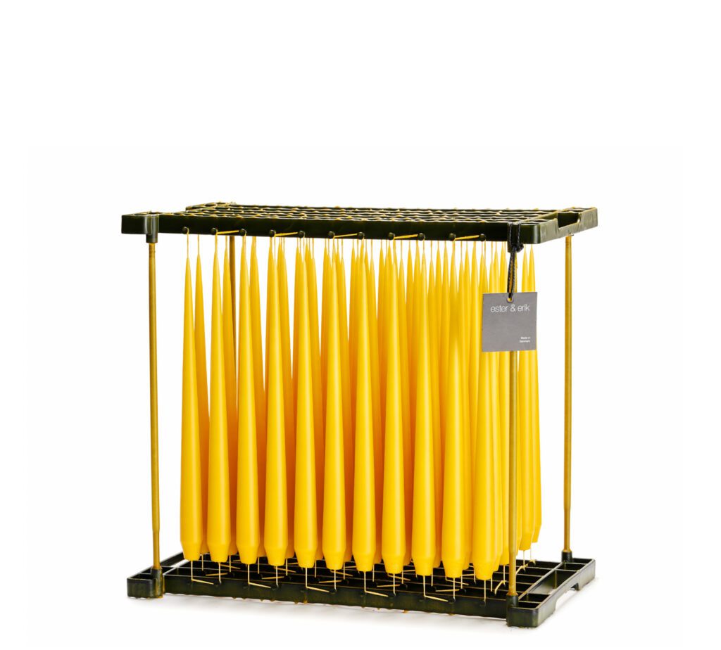 Bougies coniques, 32 cm, finition mat de Ester & Erik, coloris jaune miel. 
