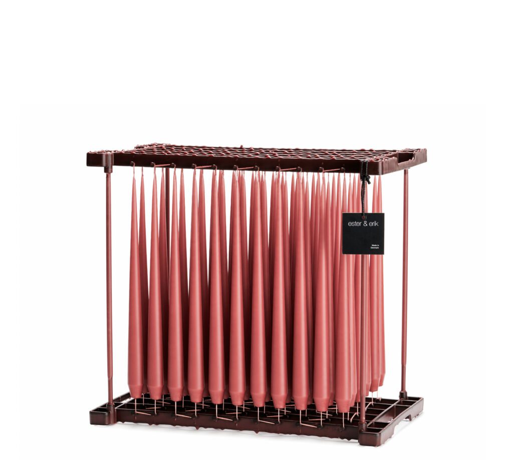Bougies coniques, 32 cm, finition mat de Ester & Erik, coloris rose. 