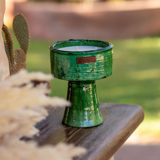 Bougie dans une coupe en poterie tamegroute verte.
