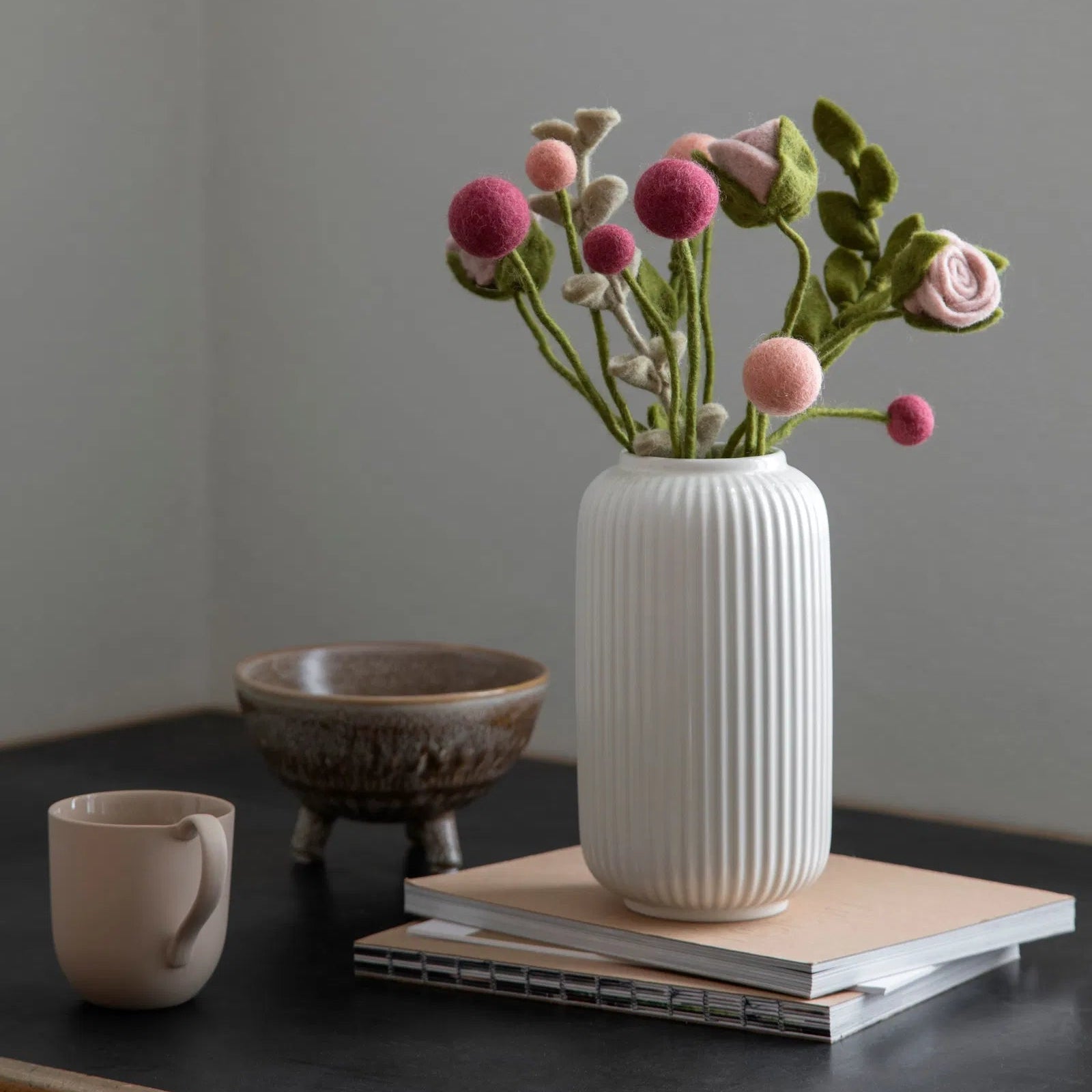 Bouquet de fleurs en laine feutrée.