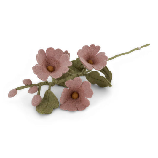 Branche de fleurs de rose trémière rose clair.
