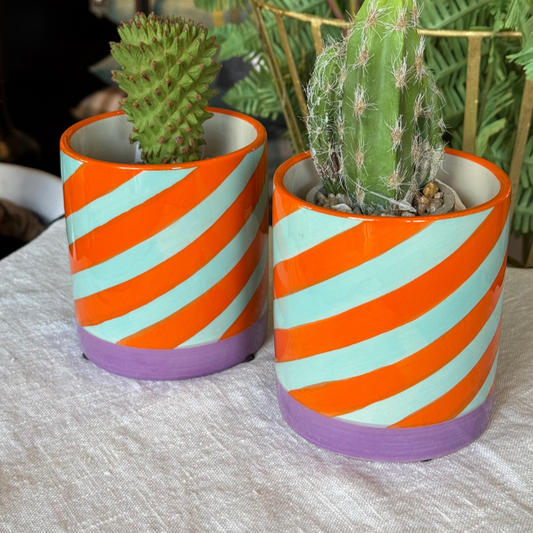 CACHE POT RAYE ORANGE ET BLEU ER VIOLET
