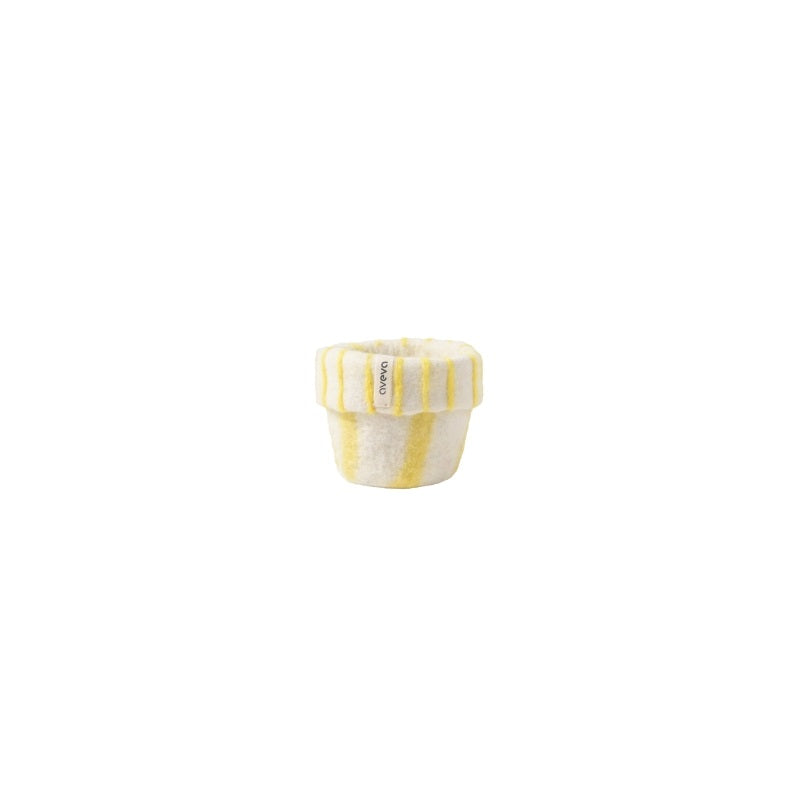 Petit cache pot en laine feutrée, rayures jaunes.