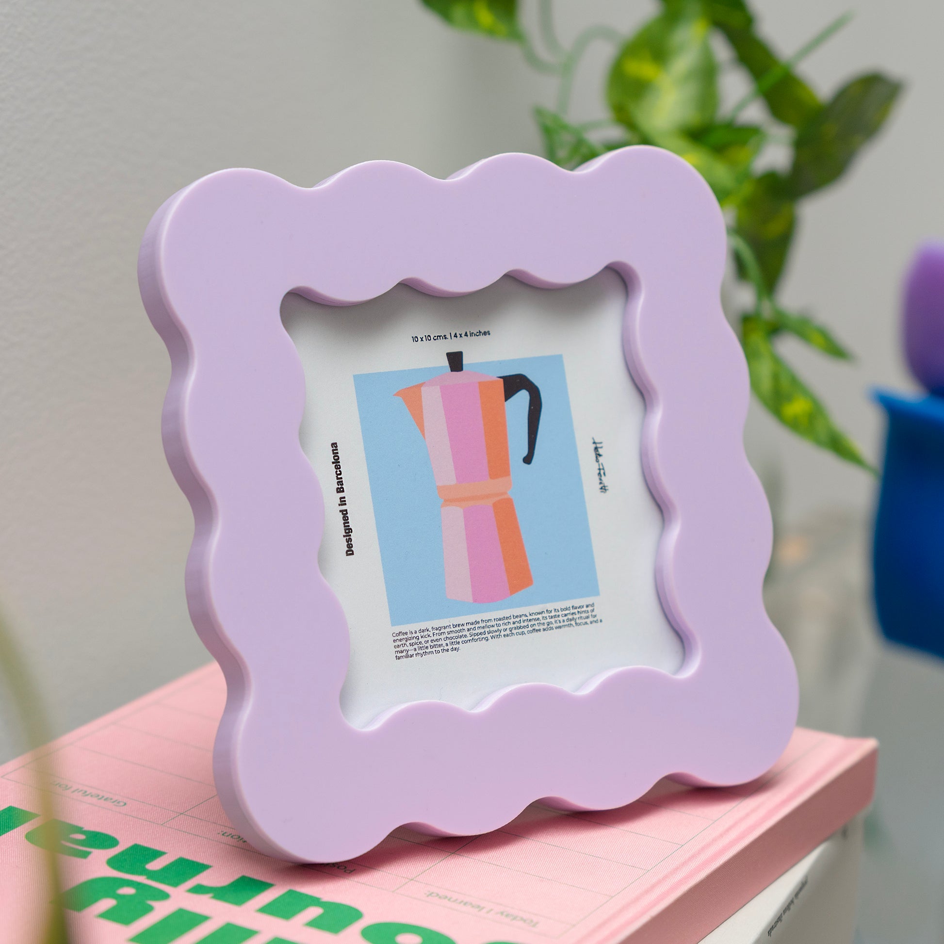 Cadre pour photo 10x10 avec bord ondulé lilas.