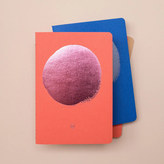 Petit carnet A6 souple de poche, graphique et de couleurs rose. 