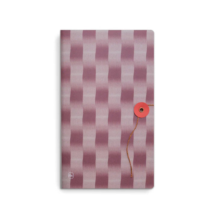 Carnet d'inspiration japonaise avec des motifs graphique roses.