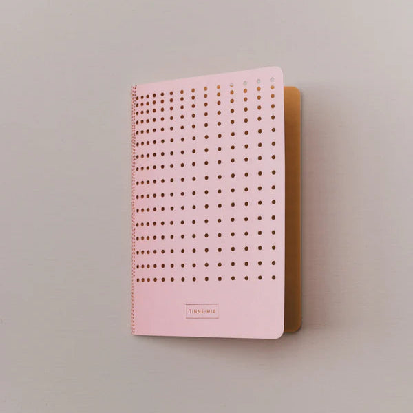 Petit carnet A6 souple de poche, couverture avec pointillés perforés et de couleurs rose. 