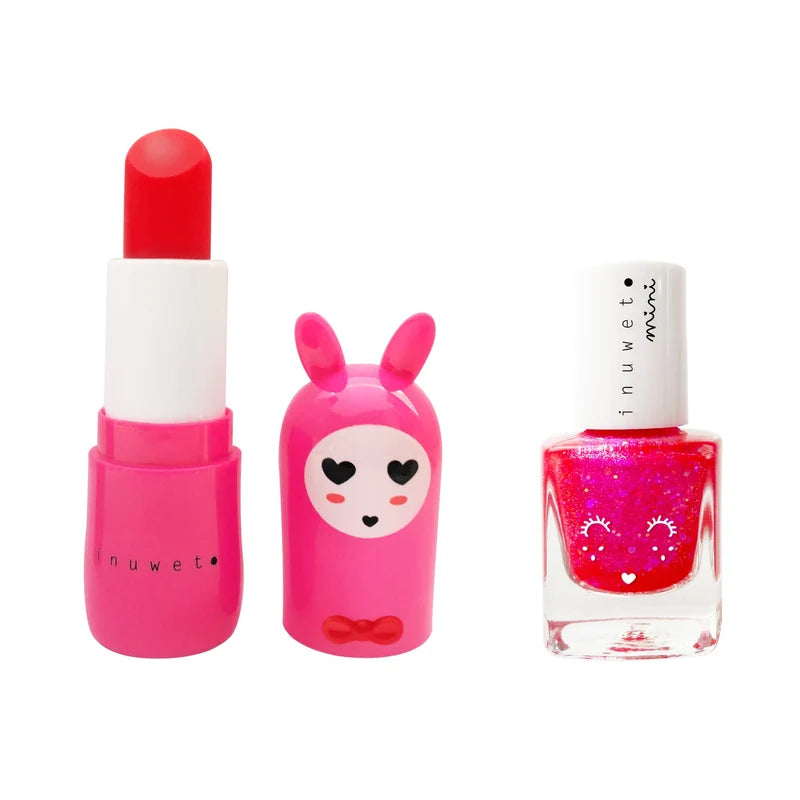 Duo de baume à lèvre cerise et vernis à l'eau fraise. 