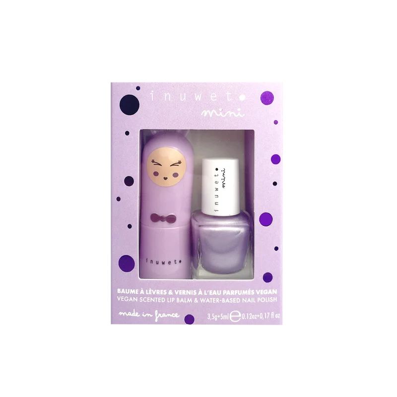 Petit coffret pour enfant regroupant un baume à lèvre à la guimauve et un vernis à l'eau à la myrtille. 