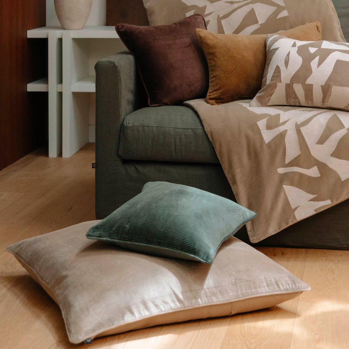 Coussin carré en velours côtelé, modèle Hambourg - Haomy