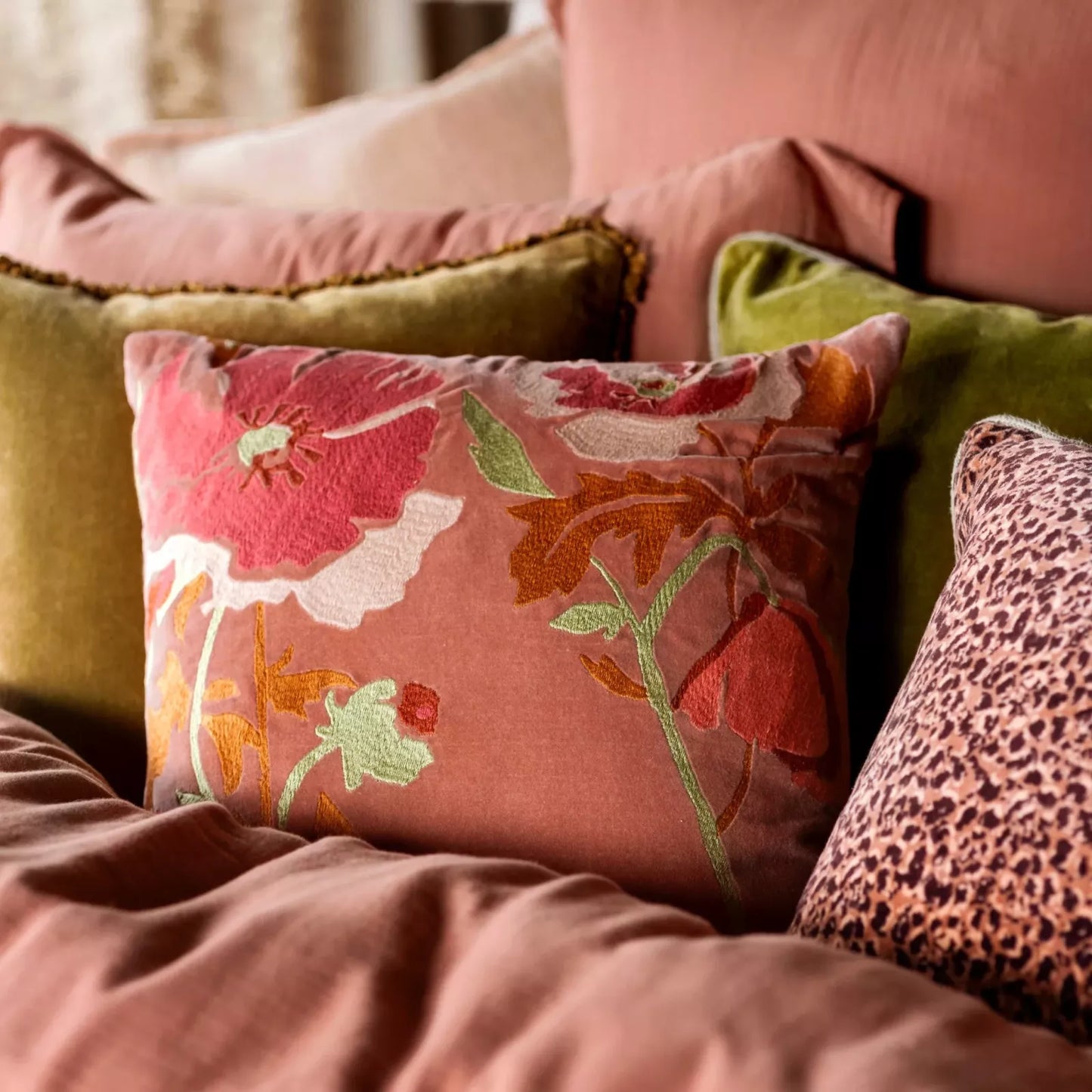 Coussin carré en velours imprimé fleuri, modèle Bristol - Haomy