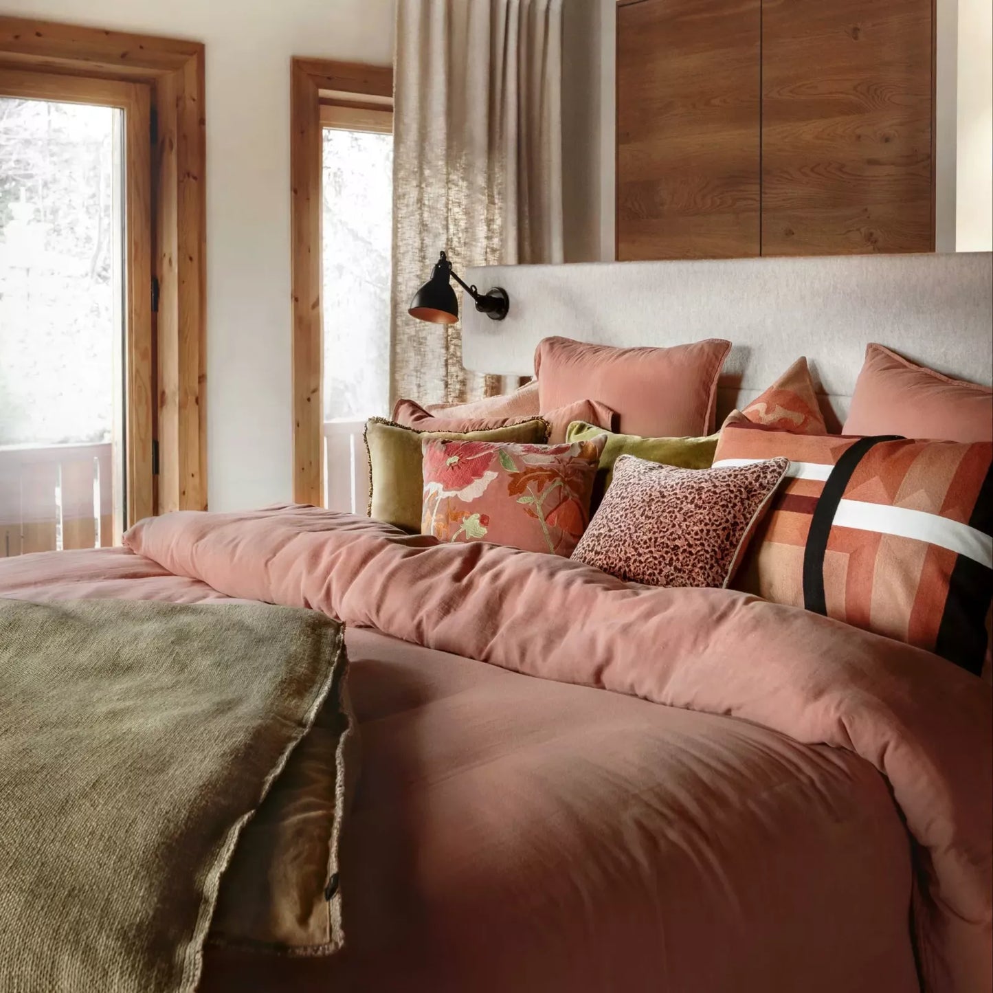 Coussin carré en velours imprimé fleuri, modèle Bristol - Haomy