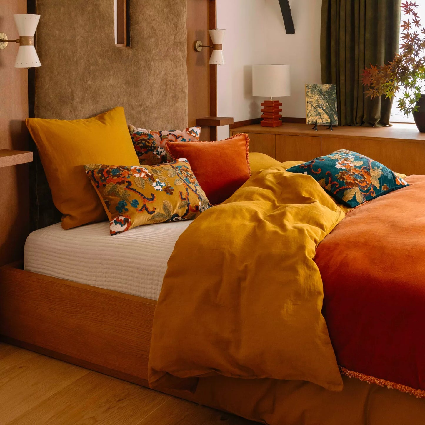 Coussin rectangulaire en velours brodé floral, modèle Kendall - Haomy