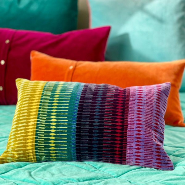 COUSSIN VELOURS MULTICOLORE POP-LAPETITEBOITEJAUNE