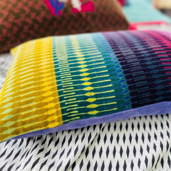 COUSSIN VELOURS MULTICOLORE POP-LAPETITEBOITEJAUNE