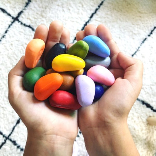 CRAYONS_DE_CIRE_EN_FORME_DE_CAILLOUX_1_POUR_LES_ENFANTS-LAPETITEBOITEJAUNE