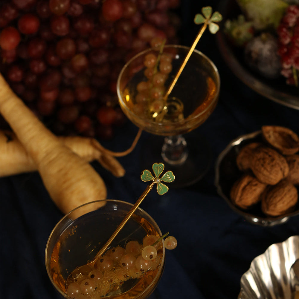 Set de cuillère à café en laiton avec un trèfle à 4 feuilles en bout de manche.