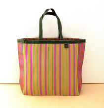 Charger l&#39;image dans la galerie, Grand sac cabas BEACH en nylon recyclé pour la plage, la ville ou les voyages
