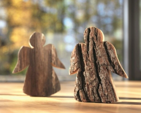 Ange en bois de chêne et écorce