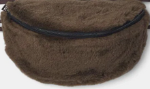 Charger l&#39;image dans la galerie, Sac banane en peau de mouton
