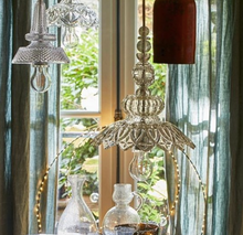 Charger l&#39;image dans la galerie, Suspension artisanale en verre recyclé Le buffet de Granny modèle C
