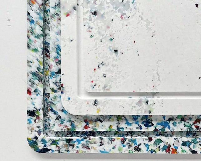 Planches taille M en plastic recyclé de bouchons plastics : que des pièces uniques artisanales