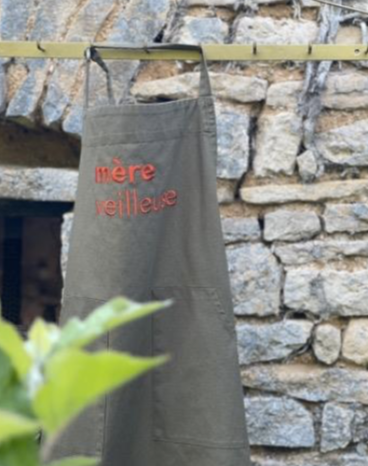 Tablier brodé trop fun avec des petits messages