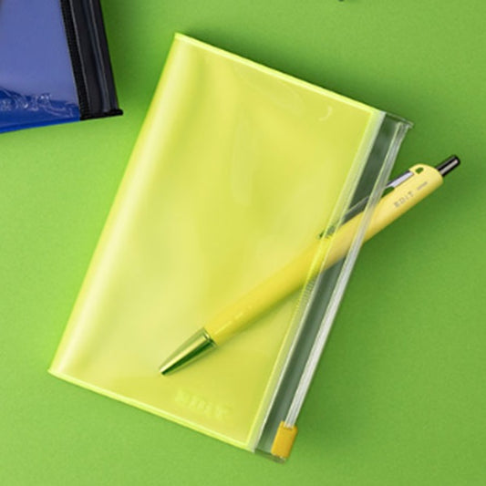 Carnet de notes GRID, couverture plastique avec zip B7 de MARK'STYLE TOKYO