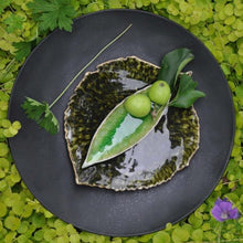 Charger l&#39;image dans la galerie, Feuille d&#39;Hydrangea en grès Christian TORTU
