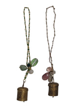 Charger l&#39;image dans la galerie, Décoration avec cloche et pierres vertes
