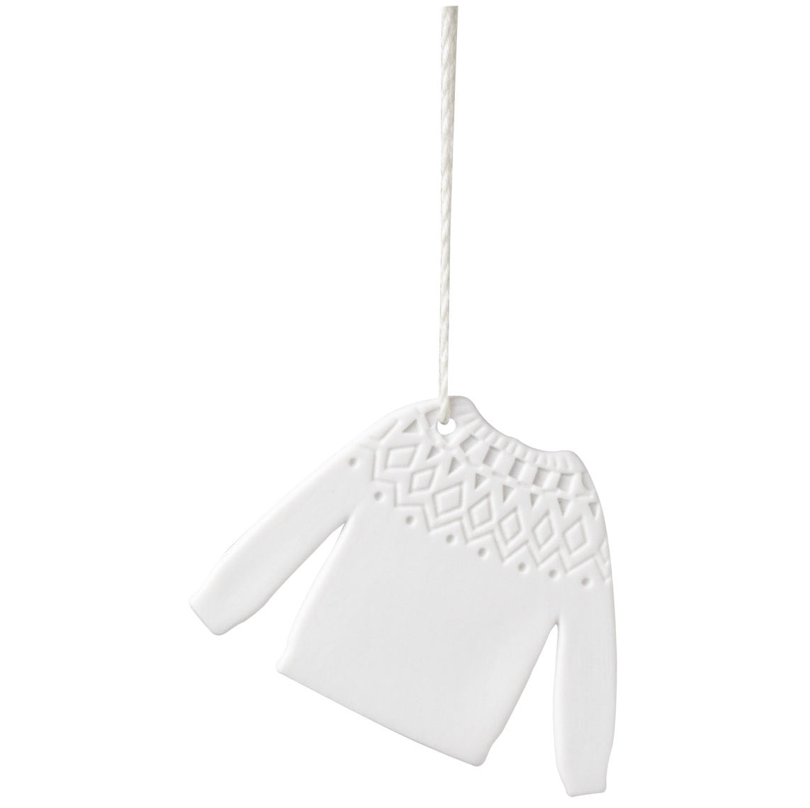 Décoration de Noël à suspendre en forme de pull-over en porcelaine blanche. 