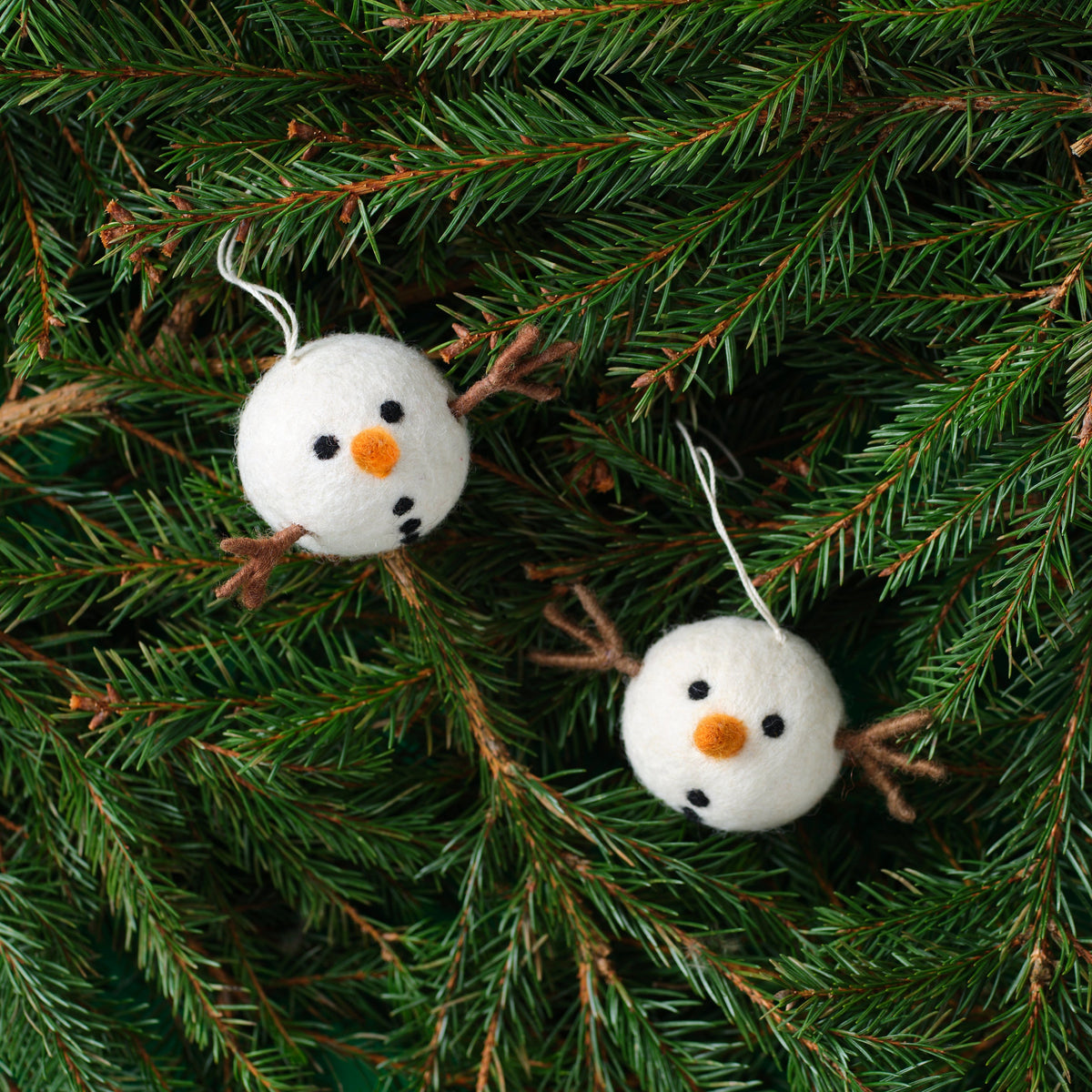 Décoration de Noël en forme de boule de neige.