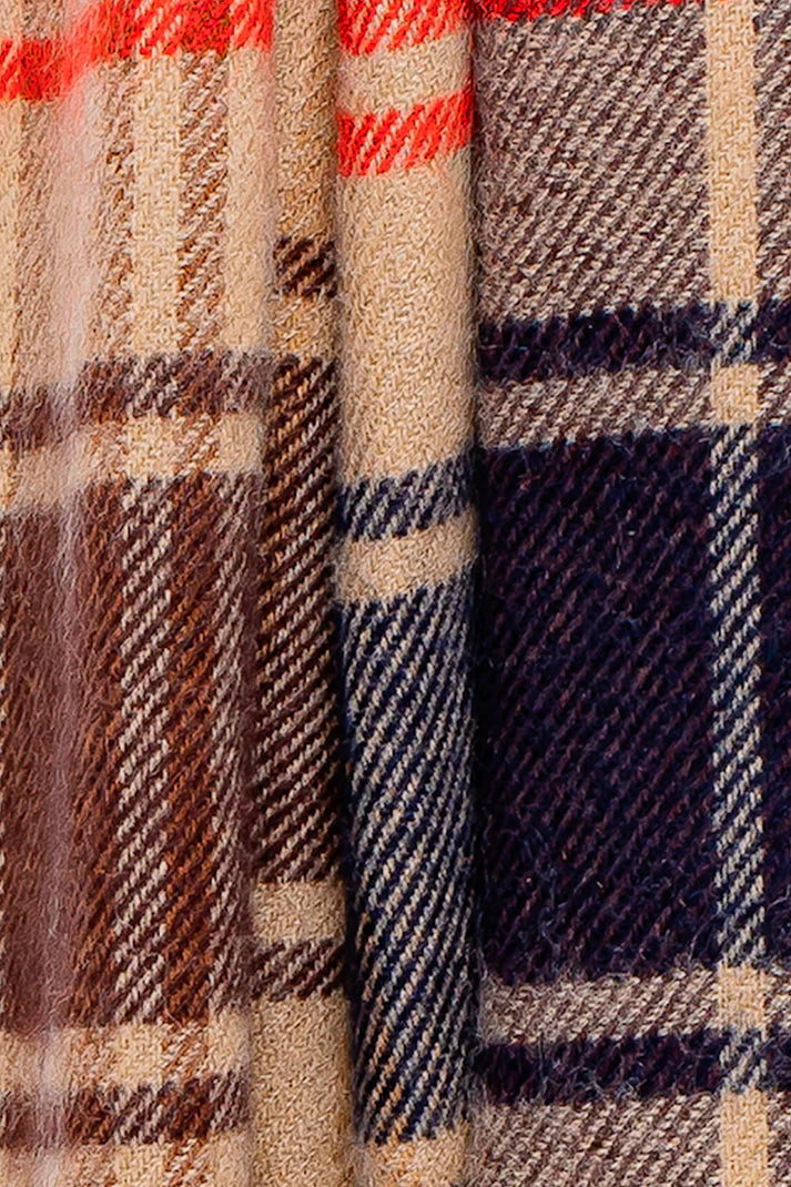 Echarpe en laine à motifs écossais dans les tons orange, marron, beige et bleu foncé